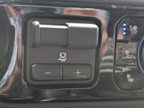 Used 2022 Chevrolet Silverado 1500 LTZ w/ Technology Package AWD/4WD image 33