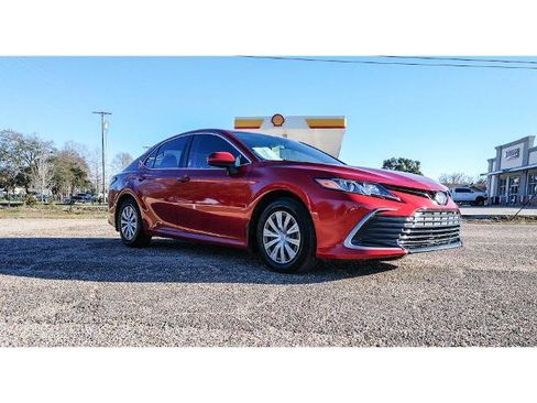 Used 2024 Toyota Camry LE image 5