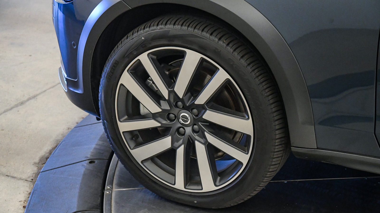 Certified 2025 Volvo V90 B6 Cross Country Plus AWD/4WD image 10