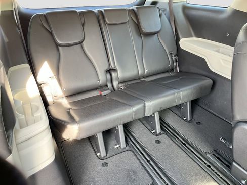 Certified 2024 Kia Carnival LX image 25