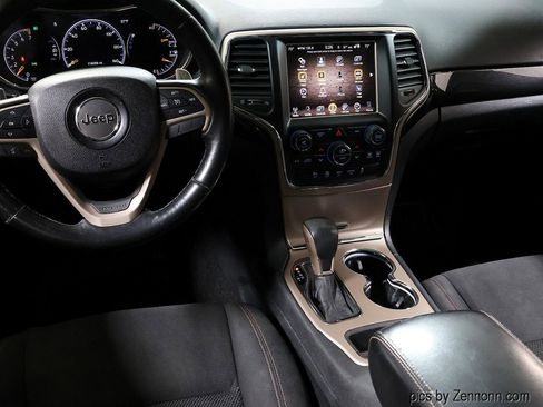 Used 2016 Jeep Grand Cherokee Laredo 75th Anniversary image 17