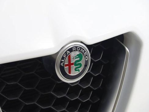 Used 2023 Alfa Romeo Stelvio Ti image 17