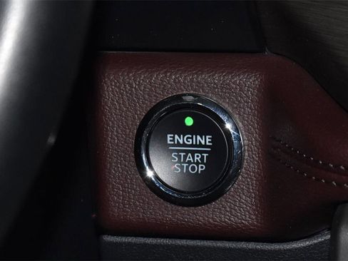 Used 2024 Ford Expedition Limited image 25