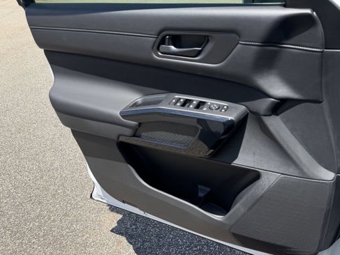 New 2026 Nissan Pathfinder SL FWD image 16