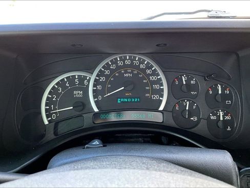 Used 2005 HUMMER H2 SUT w/ Preferred Equipment Group image 20