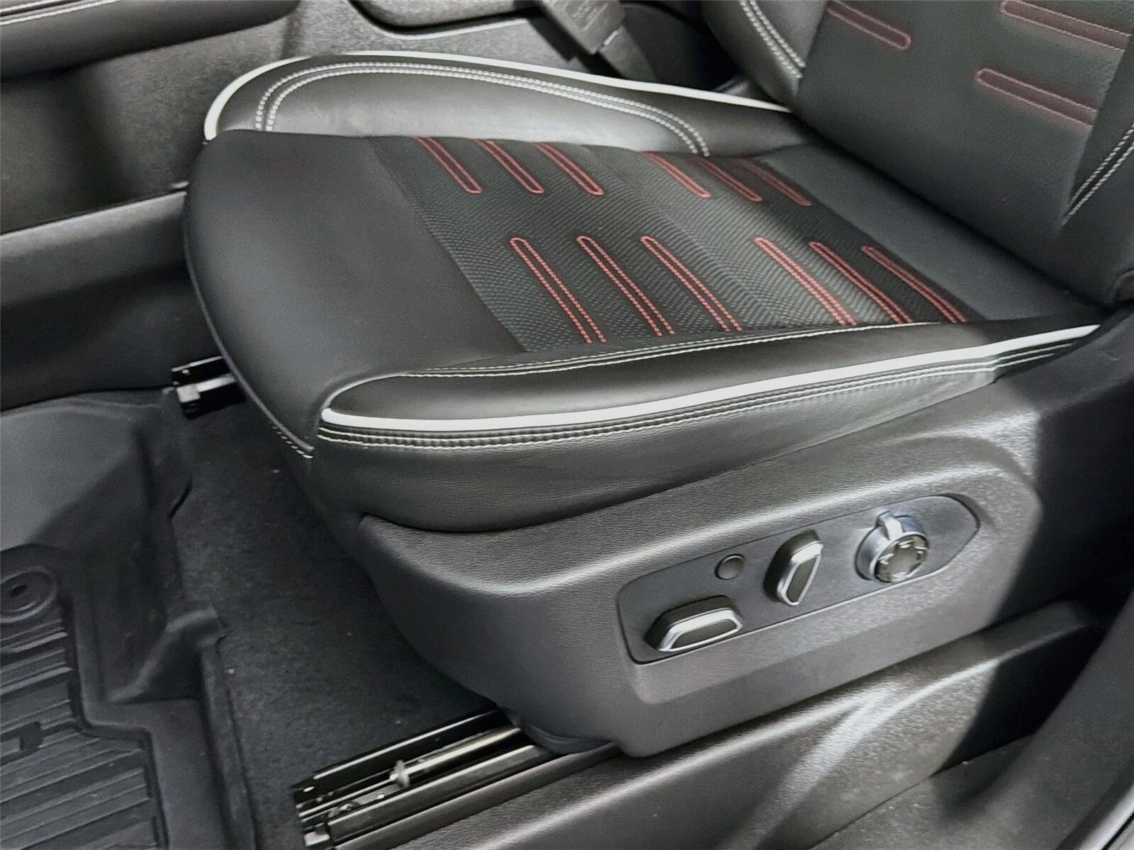 Used 2026 GMC Yukon XL AT4 Ultimate w/ LPO, Floor Liner Package AWD/4WD image 22