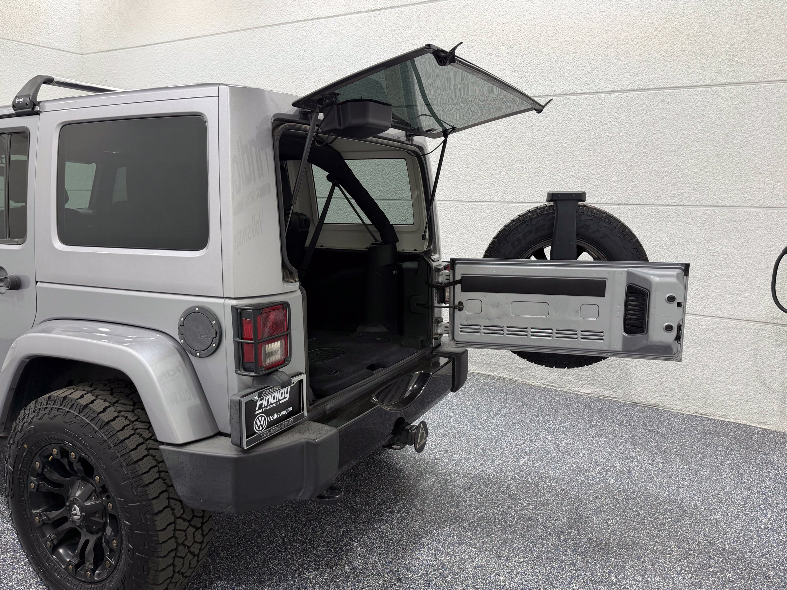 Used 2015 Jeep Wrangler Unlimited Sahara AWD/4WD image 24