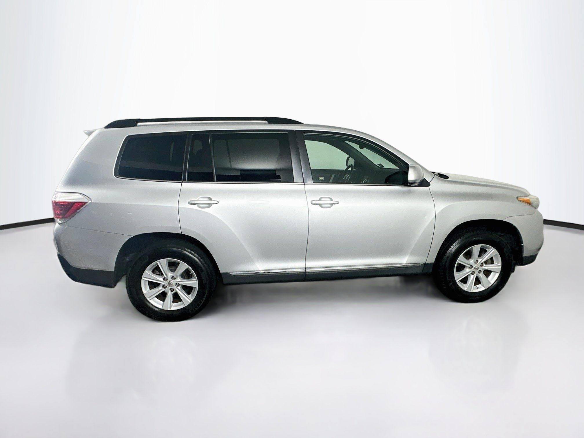 Used 2012 Toyota Highlander SE w/ Tow Pkg FWD image 10