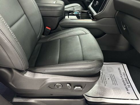 Used 2025 GMC Yukon Denali w/ Sun & Power Step Package image 57