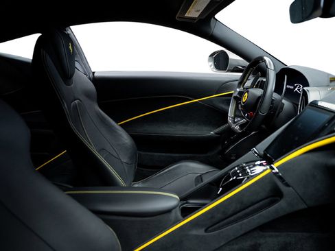 Used 2022 Ferrari Roma RWD image 57