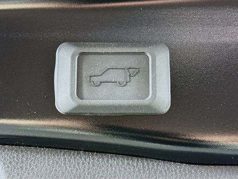 Used 2025 Toyota RAV4 XLE w/ Convenience Package image 28