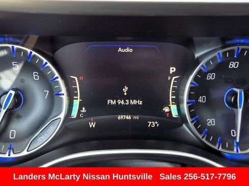 Used 2023 Chrysler Pacifica Touring-L FWD image 32