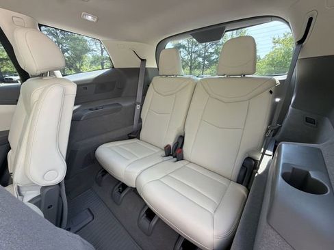 Used 2024 Cadillac XT6 Premium Luxury w/ Technology Package AWD/4WD image 24