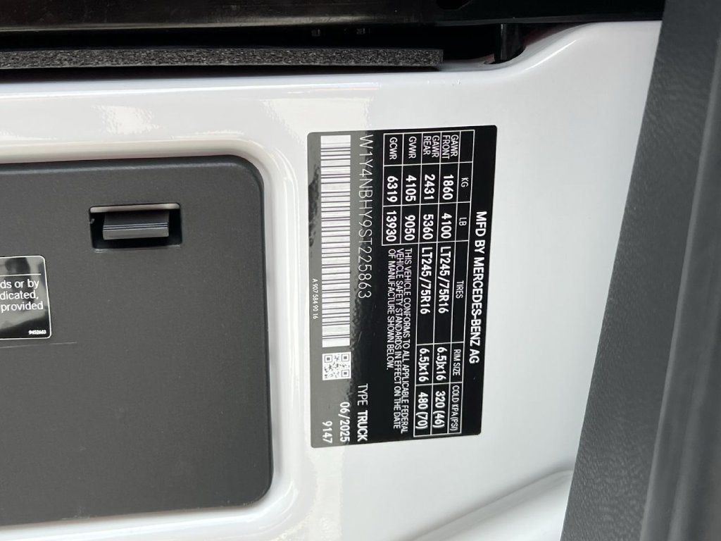 Used 2025 Mercedes-Benz Sprinter 2500 image 34
