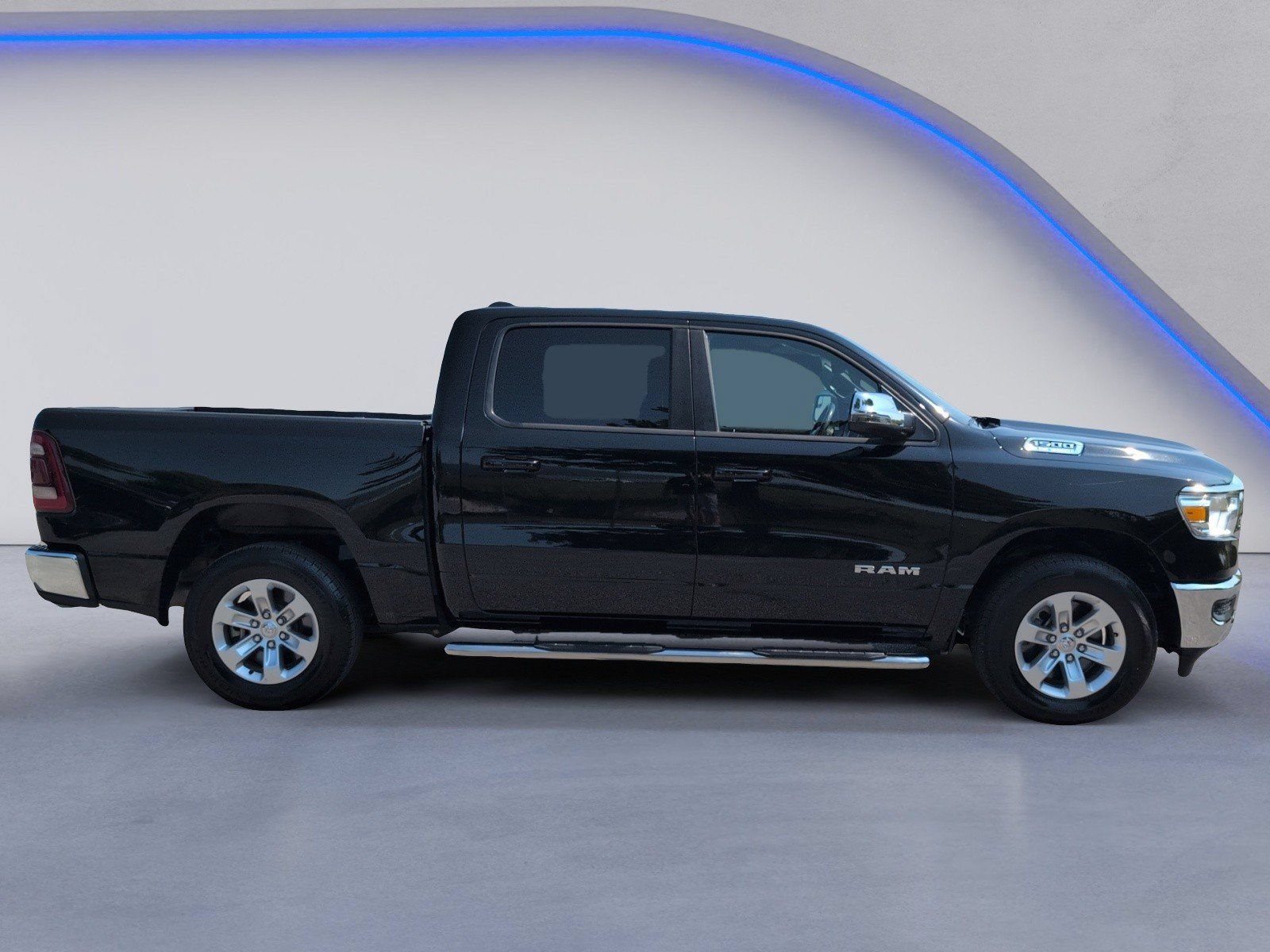 Used 2024 RAM 1500 Laramie AWD/4WD image 12
