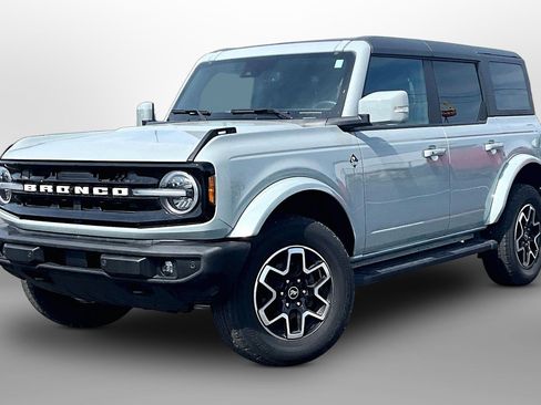 Used 2022 Ford Bronco Outer Banks AWD/4WD image 13