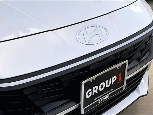 Certified 2025 Hyundai Elantra SE image 28