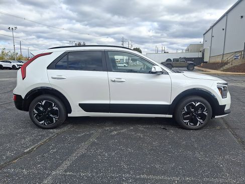 New 2025 Kia Niro Wind w/ Wind Preserve Package image 9