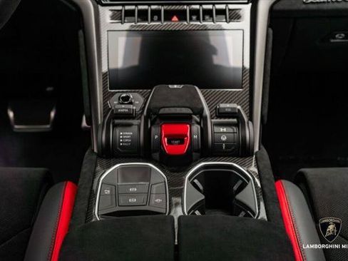 Used 2023 Lamborghini Urus Performante AWD/4WD image 45