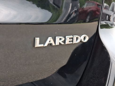 Used 2019 Jeep Grand Cherokee Laredo AWD/4WD image 30