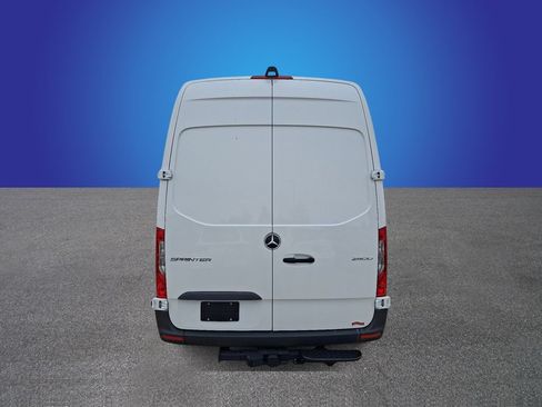 Used 2025 Mercedes-Benz Sprinter 2500 image 5