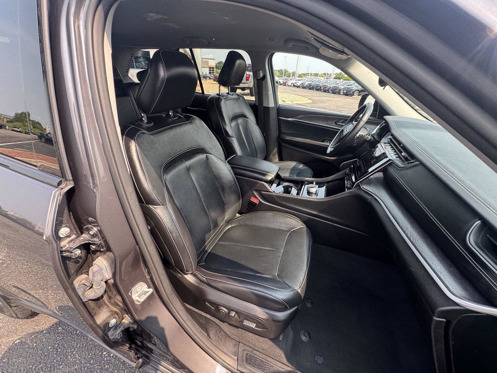 Used 2022 Jeep Grand Cherokee Limited AWD/4WD image 18