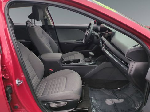 Used 2025 Kia K4 EX image 15