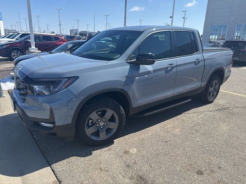 Used 2025 Honda Ridgeline TrailSport image 5
