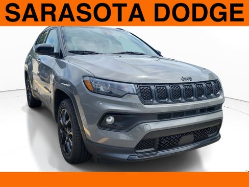 Used 2023 Jeep Compass Latitude AWD/4WD image 1