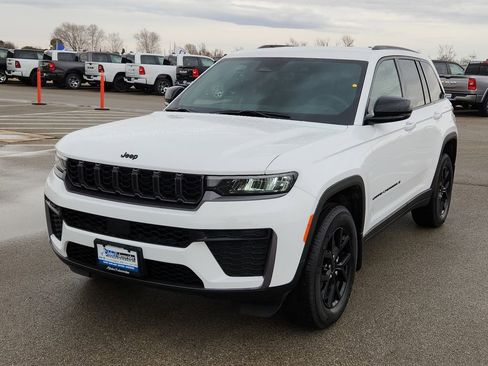 New 2026 Jeep Grand Cherokee Altitude image 1