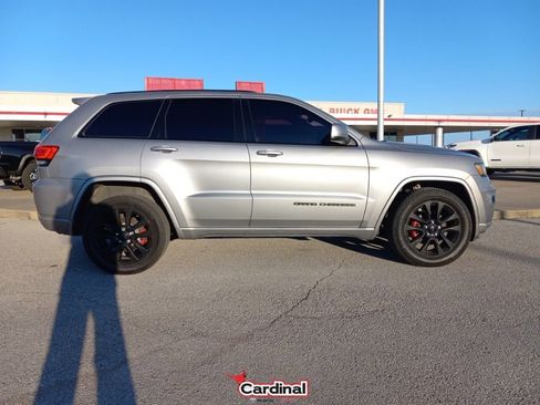 Used 2018 Jeep Grand Cherokee Altitude image 3