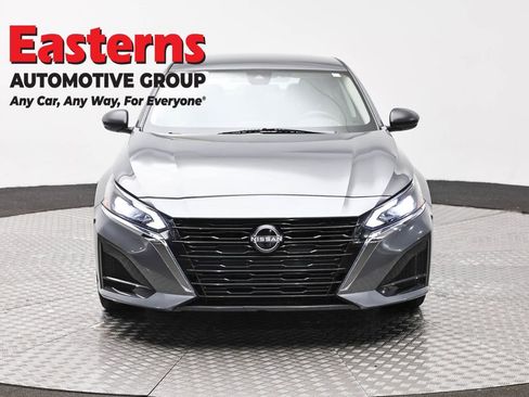 Used 2025 Nissan Altima 2.5 SV FWD image 2