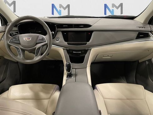 Used 2018 Cadillac XT5 Luxury w/ Driver Awareness Package image 10