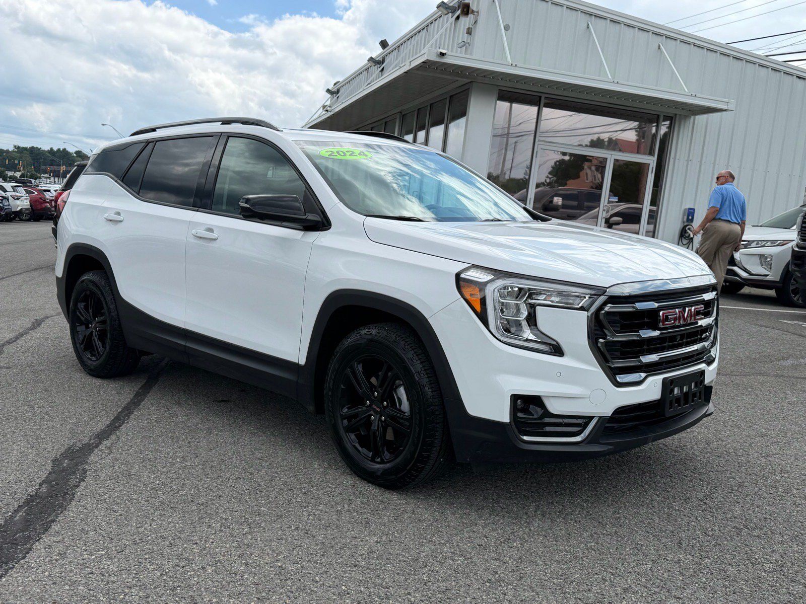 Used 2024 GMC Terrain AT4 w/ Tech Package AWD/4WD image 8