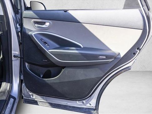 Used 2014 Hyundai Santa Fe GLS image 28