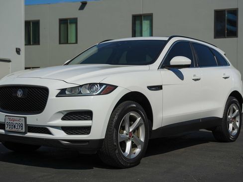 Used 2019 Jaguar F-PACE Premium image 1