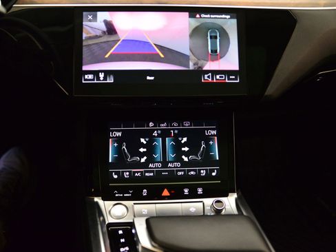 Used 2020 Audi e-tron Premium Plus image 29