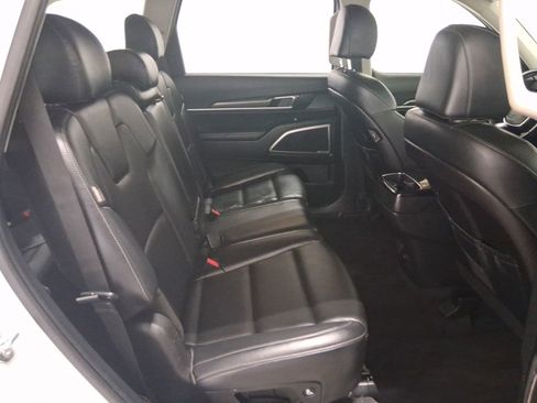 Used 2025 Kia Telluride LX FWD image 16