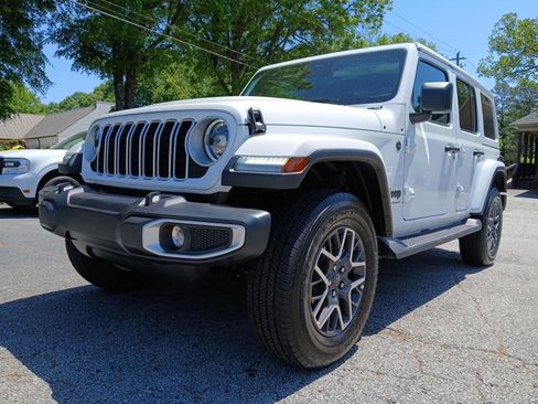 Used 2026 Jeep Wrangler Sahara image 2