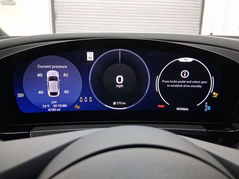 Certified 2025 Porsche Macan Electric image 19