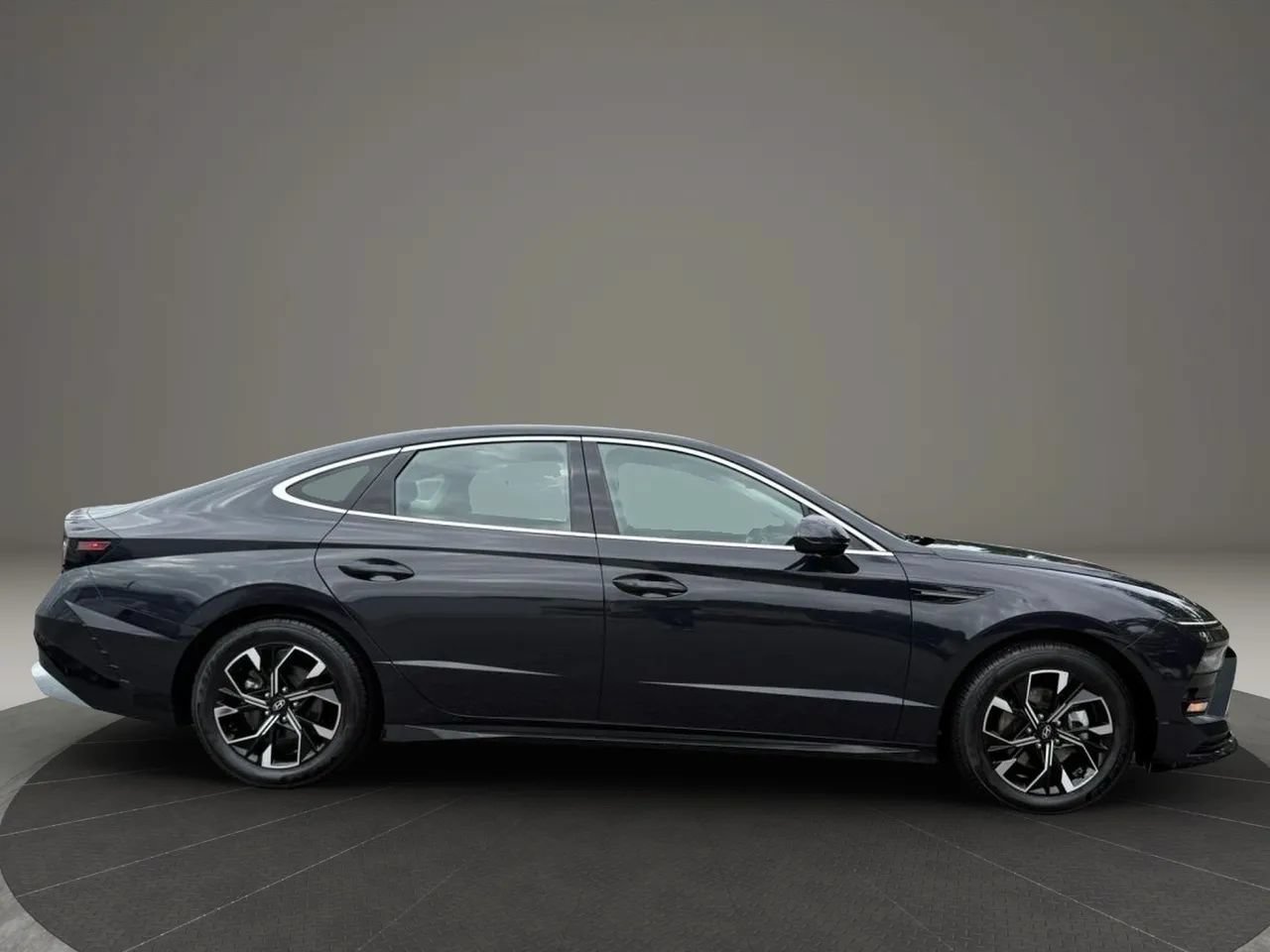 Used 2024 Hyundai Sonata SEL FWD image 2