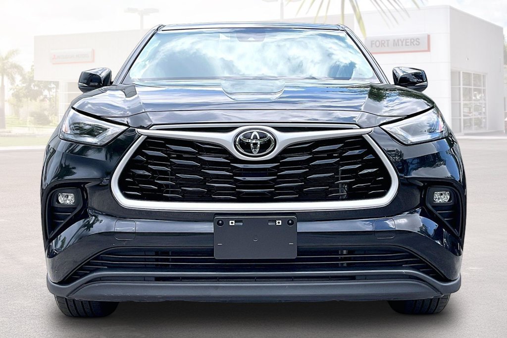 Used 2025 Toyota Highlander LE FWD image 25