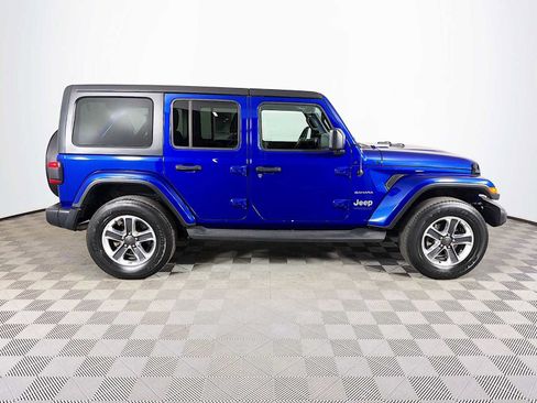 Used 2018 Jeep Wrangler Unlimited Sahara w/ Dual Top Group AWD/4WD image 4