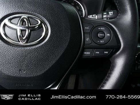 Used 2022 Toyota RAV4 XLE Premium image 11