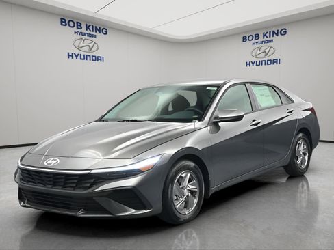 New 2026 Hyundai Elantra SE FWD image 1