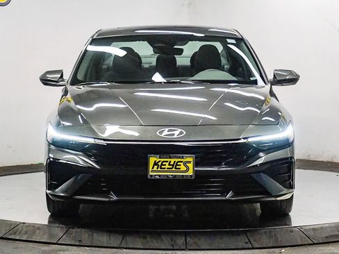 Used 2025 Hyundai Elantra SEL image 6