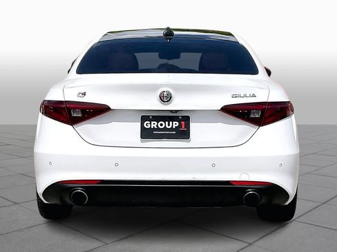 Used 2018 Alfa Romeo Giulia AWD image 4