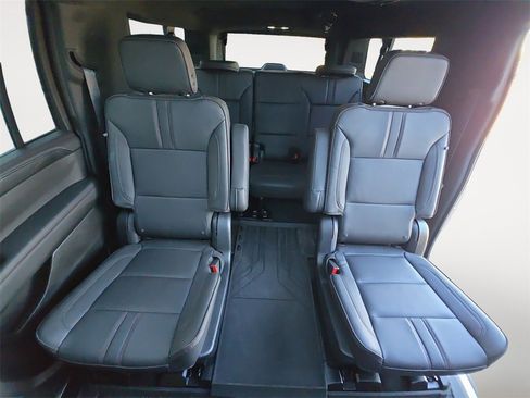 Used 2023 Chevrolet Suburban RST image 13