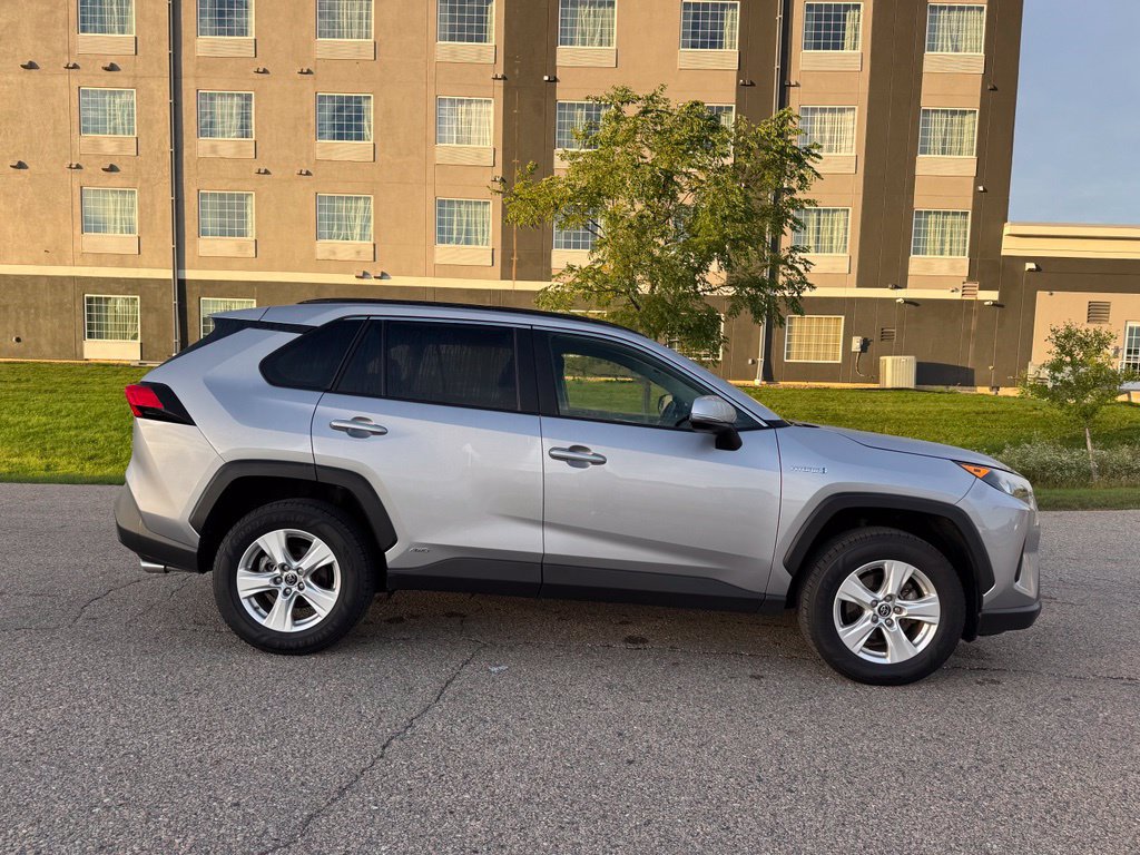 Used 2019 Toyota RAV4 LE w/ Carpet Mat Package AWD/4WD image 13