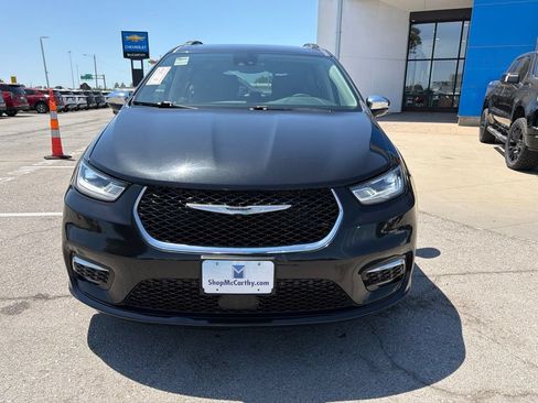 Used 2023 Chrysler Pacifica Limited FWD image 8
